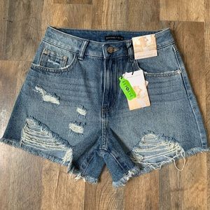 NWT!! Sincerely Jules women’s denim shorts, size 1/25